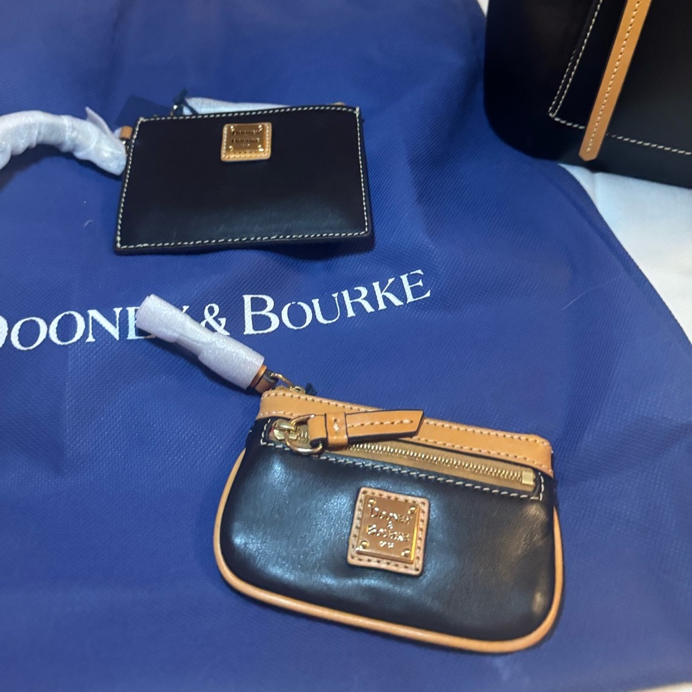 Dooney & Bourke Wexford leather Black and Brown Shoulder Bag Set - Picture 3 of 12